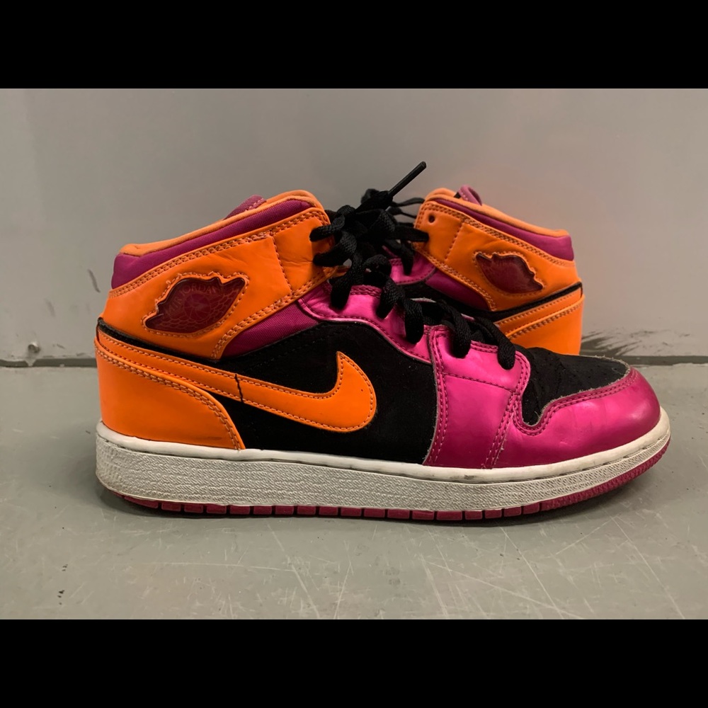 Air Jordan 1 mid bright citrus boys size 6.5y